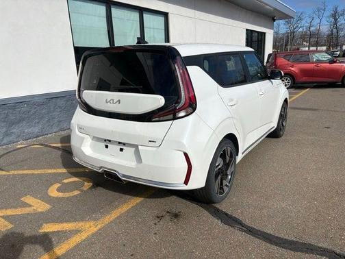 White 2023 Kia Soul GT-Line 2.0L