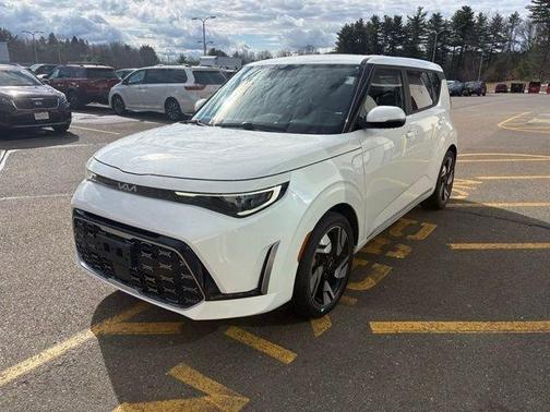 White 2023 Kia Soul GT-Line 2.0L