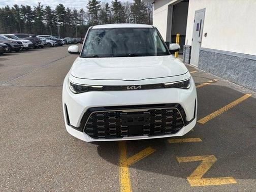 White 2023 Kia Soul GT-Line 2.0L