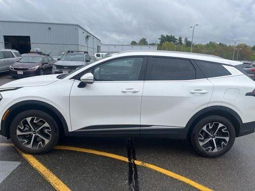 White 2023 Kia Sportage Hybrid EX