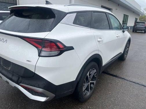 White 2023 Kia Sportage Hybrid EX