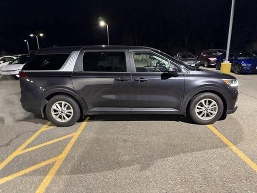 2022 Kia Carnival LX