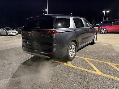 2022 Kia Carnival LX