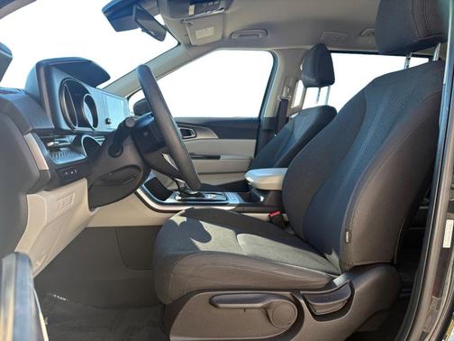 2022 Kia Carnival LX