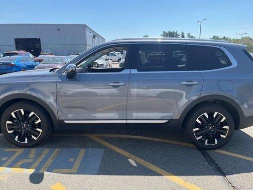 Silver 2023 Kia Telluride SX