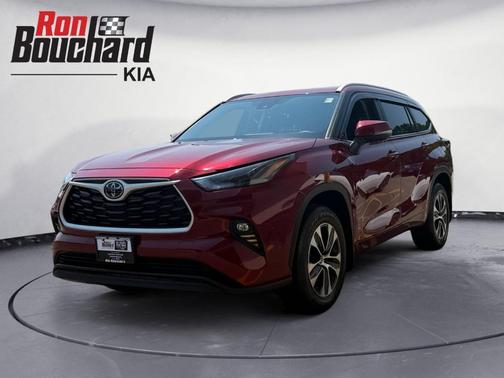 Red 2024 Toyota Highlander XLE