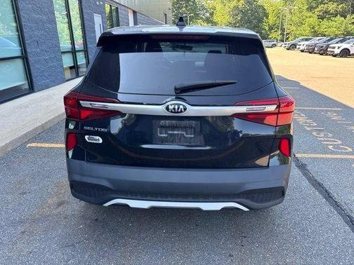 Black 2021 Kia Seltos LX