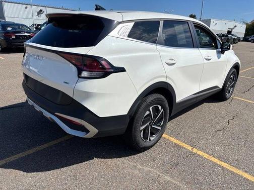 White 2023 Kia Sportage Hybrid LX