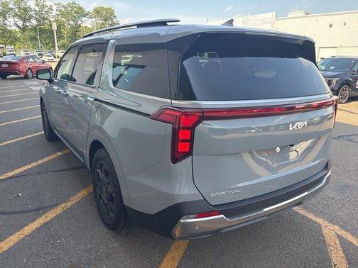 2025 Kia Carnival SX