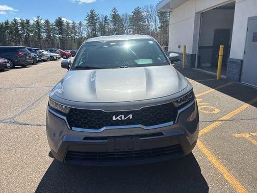 Silver 2023 Kia Sorento LX