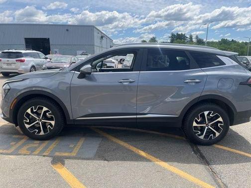 Silver 2024 Kia Sportage EX