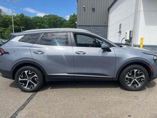 Silver 2024 Kia Sportage EX