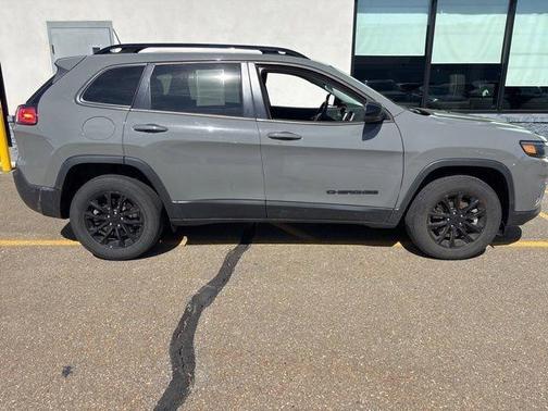 Gray 2023 Jeep Cherokee Altitude Lux