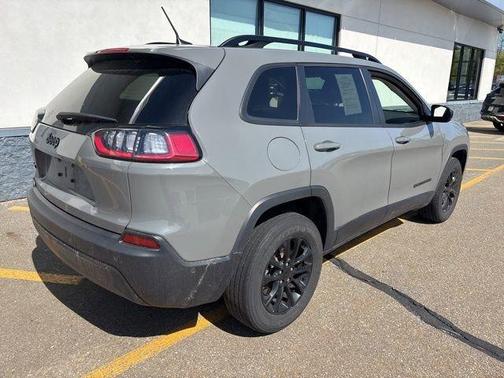 Gray 2023 Jeep Cherokee Altitude Lux