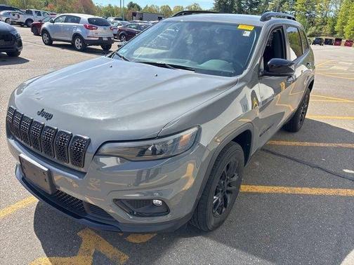 Gray 2023 Jeep Cherokee Altitude Lux