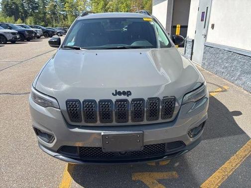 Gray 2023 Jeep Cherokee Altitude Lux