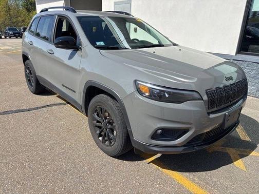 Gray 2023 Jeep Cherokee Altitude Lux