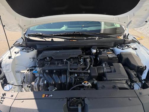 White 2025 Kia K4 EX