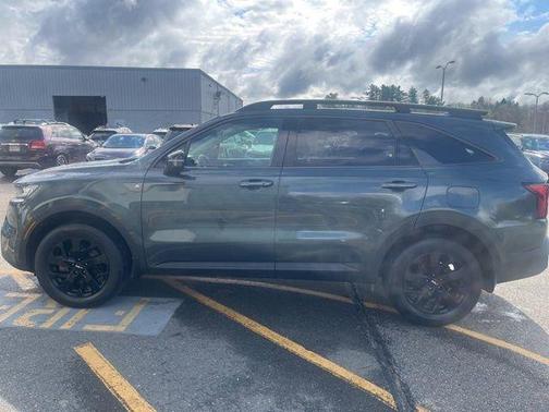 Green 2023 Kia Sorento X-Line S