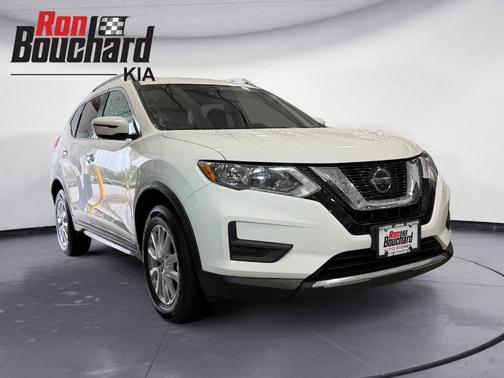 White 2019 Nissan Rogue SV
