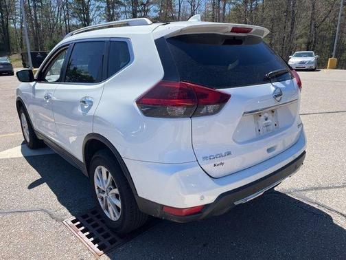 White 2019 Nissan Rogue SV