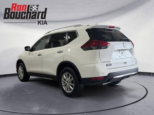 White 2019 Nissan Rogue SV