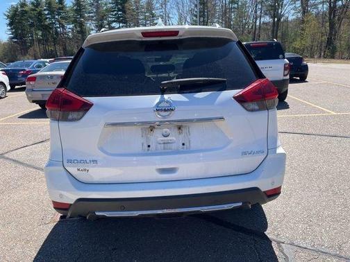 White 2019 Nissan Rogue SV