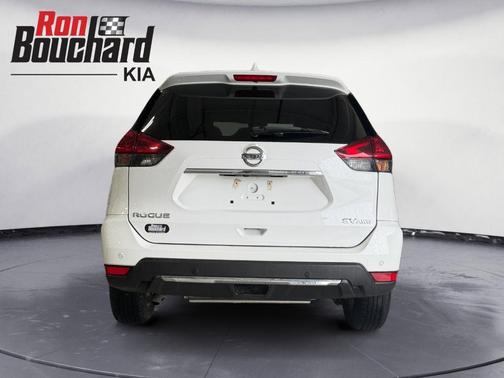 White 2019 Nissan Rogue SV
