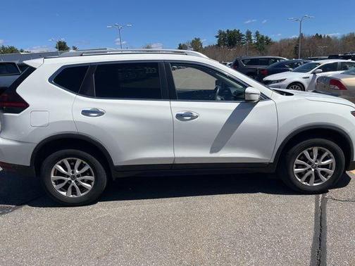 White 2019 Nissan Rogue SV