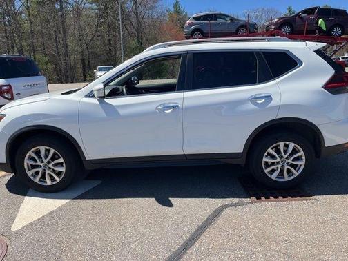 White 2019 Nissan Rogue SV