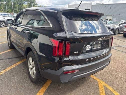 Black 2022 Kia Sorento LX