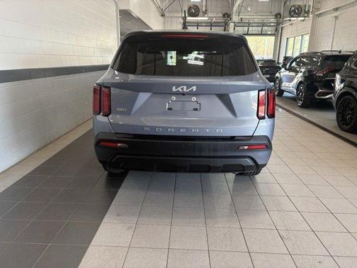 2022 Kia Sorento LX