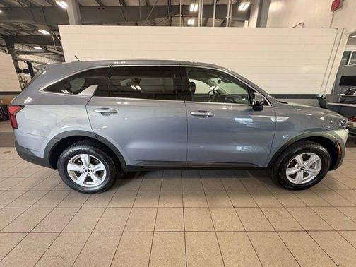 2022 Kia Sorento LX