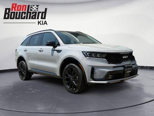 Gray 2023 Kia Sorento SX