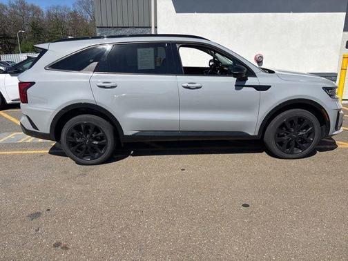 Gray 2023 Kia Sorento SX