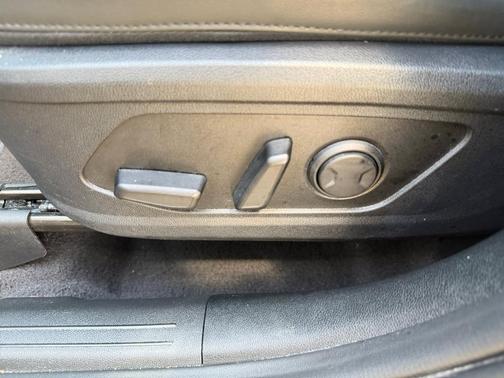 Gray 2023 Kia Sorento SX