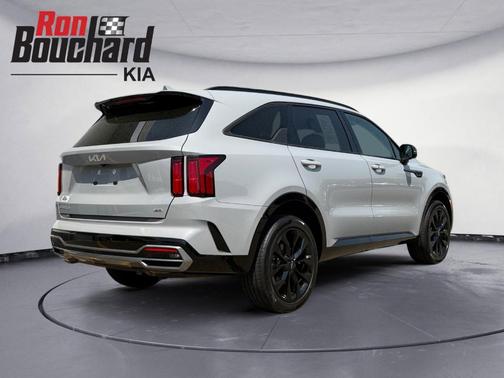 Gray 2023 Kia Sorento SX