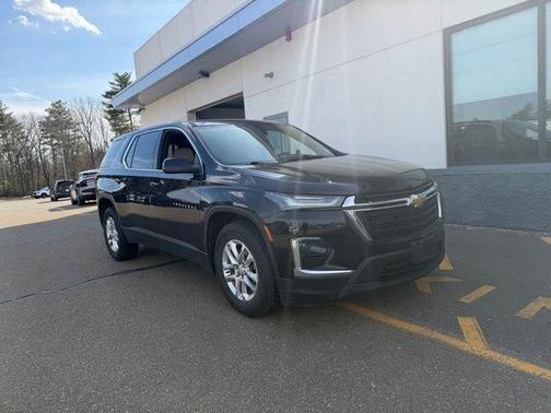 Black 2022 Chevrolet Traverse LS