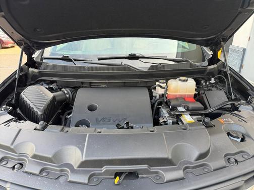 Black 2022 Chevrolet Traverse LS