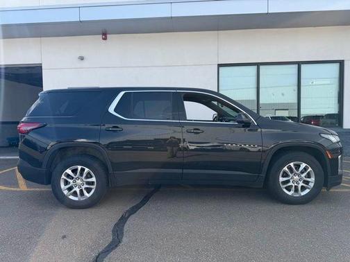 Black 2022 Chevrolet Traverse LS