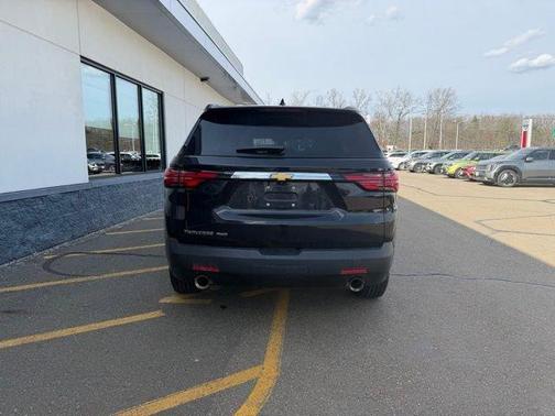 Black 2022 Chevrolet Traverse LS