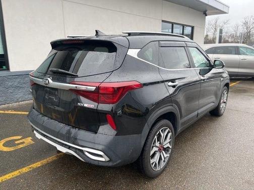 Black 2021 Kia Seltos SX