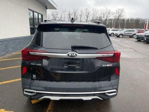 Black 2021 Kia Seltos SX