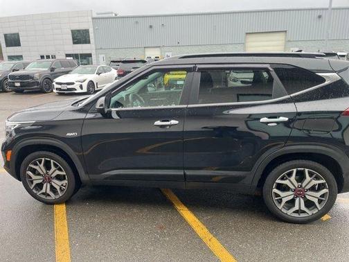 Black 2021 Kia Seltos SX