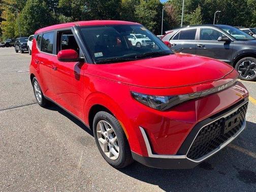 Red 2024 Kia Soul LX