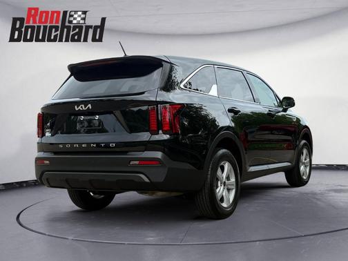 2022 Kia Sorento LX