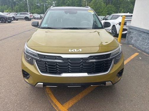 Green 2024 Kia Seltos S