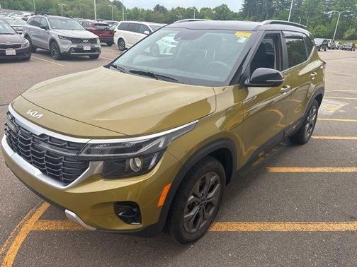 Green 2024 Kia Seltos S