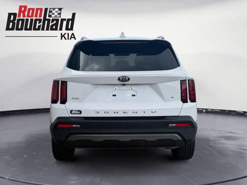 White 2021 Kia Sorento S