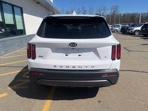 White 2021 Kia Sorento S